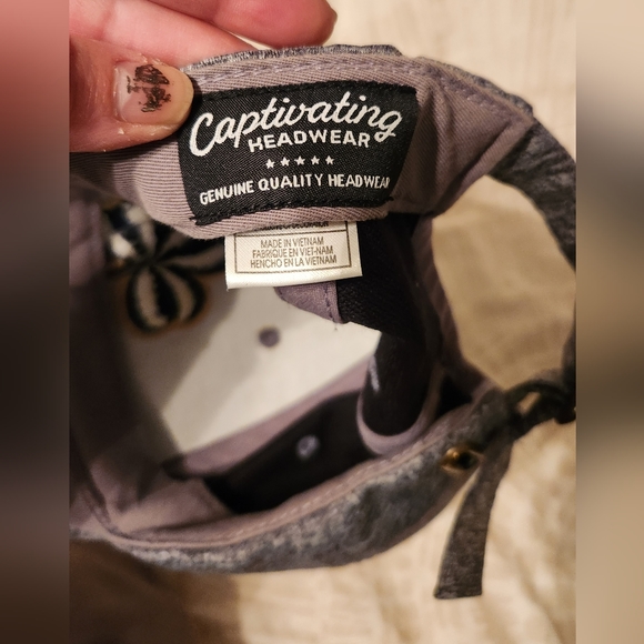 Men and or Womens Oakley and Norte Dame caps Combo - Picture 6 of 6